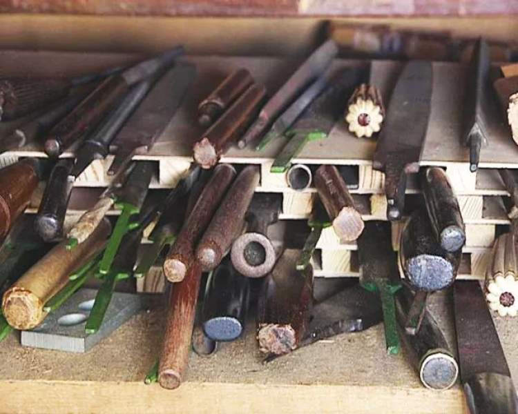 七宝这位师傅做的二胡市价40万一把，闵惠芬、马晓晖都用过他的琴