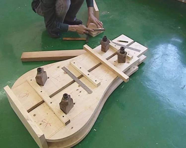 七宝这位师傅做的二胡市价40万一把，闵惠芬、马晓晖都用过他的琴