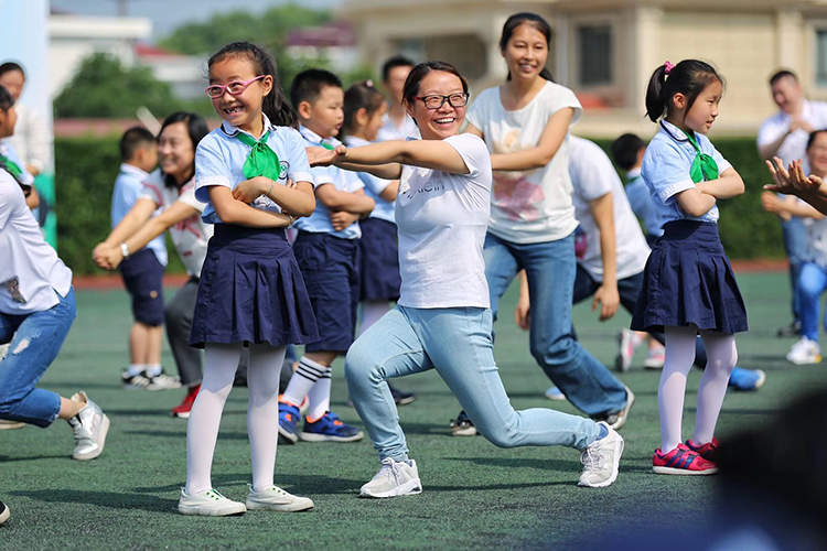 孩子们在游园会上玩起了cosplay 图片来源:长宁实验小学