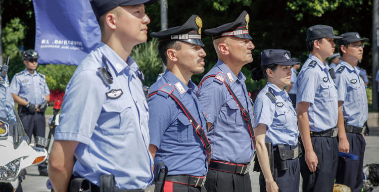 意大利警察又来了,今起他们将和上海警察在本市街头联合巡逻(附视频)