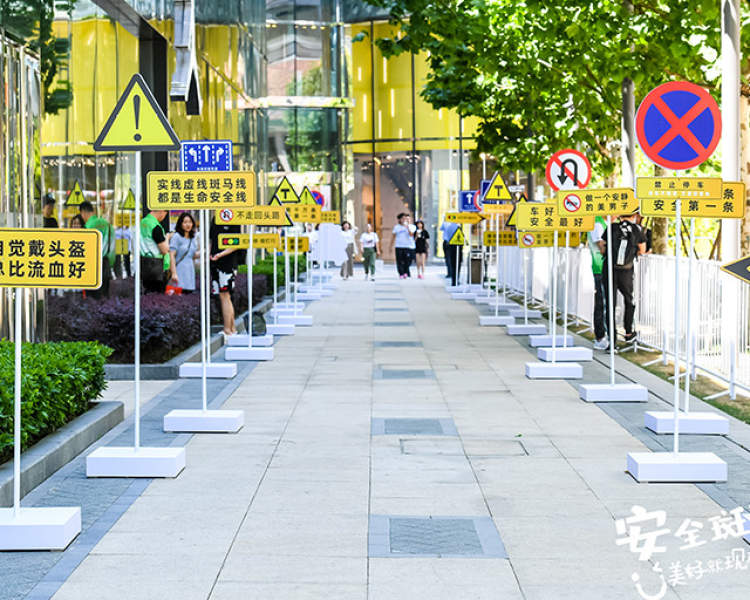 今年5 25交通安全宣传日 看颜骏凌如何守卫安全斑马线 周到