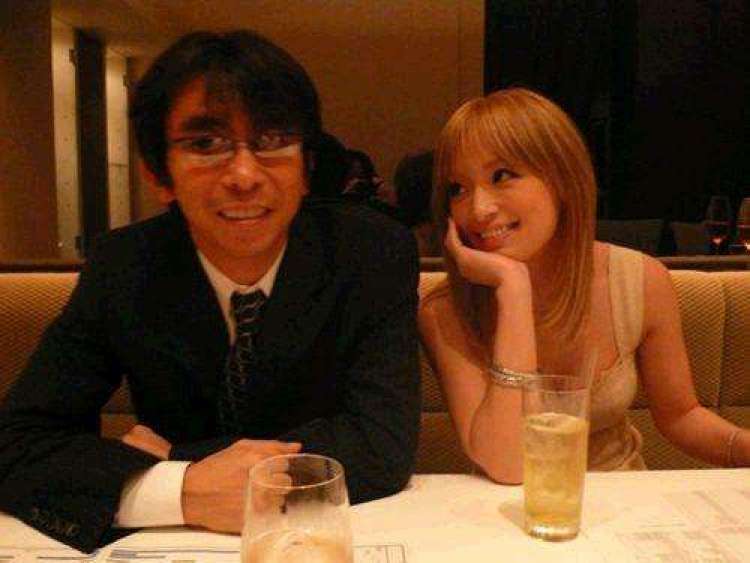 日本知名歌手未婚高龄产子 曾和小室哲哉苦恋 周到