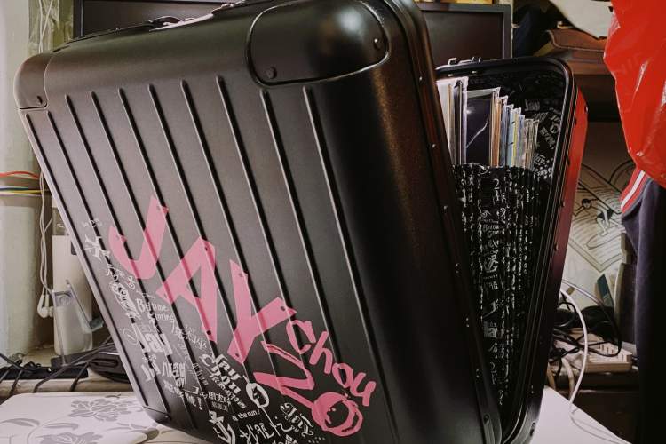 周杰伦出道20年推黑胶收藏套装，台版价格飙涨至7999元，你会为情怀买单