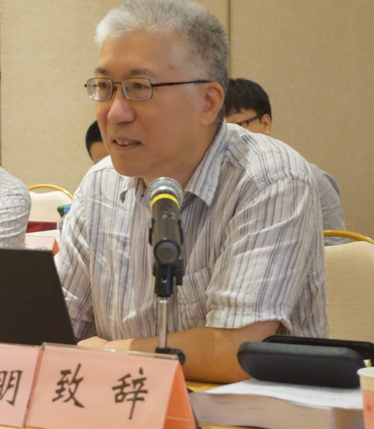 王晓明,1 955 年生于上海,现为上海大学文化研究系,中文系教授.