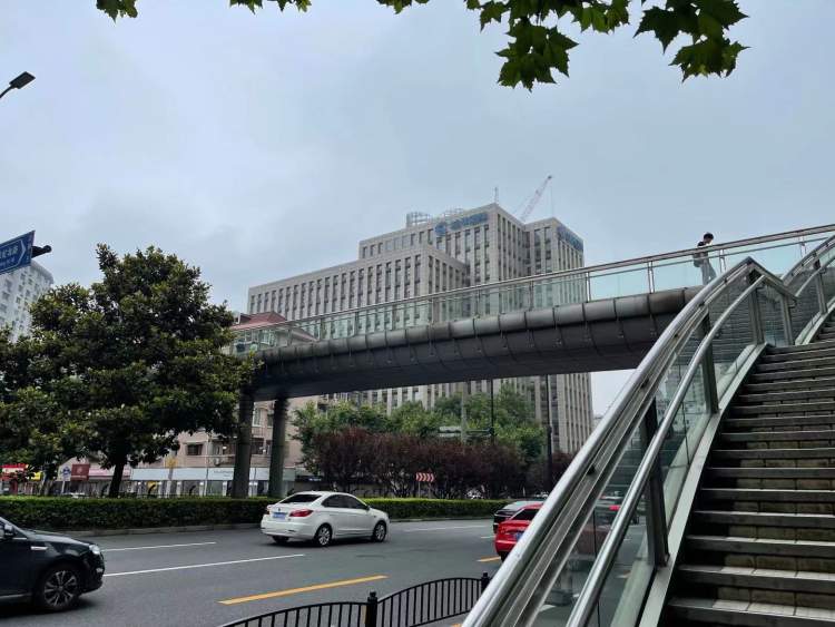 什么桥?没有电梯的人行天桥