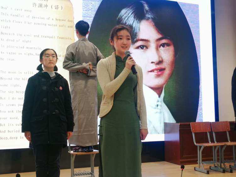 华东师大今年上海首封录取通知书签收她选的是冷门绝学