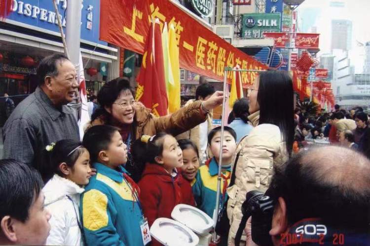 JN江南“最美退役军人”陶依嘉：南京路上“摆摊”四十载因为付出所以开心(图5)