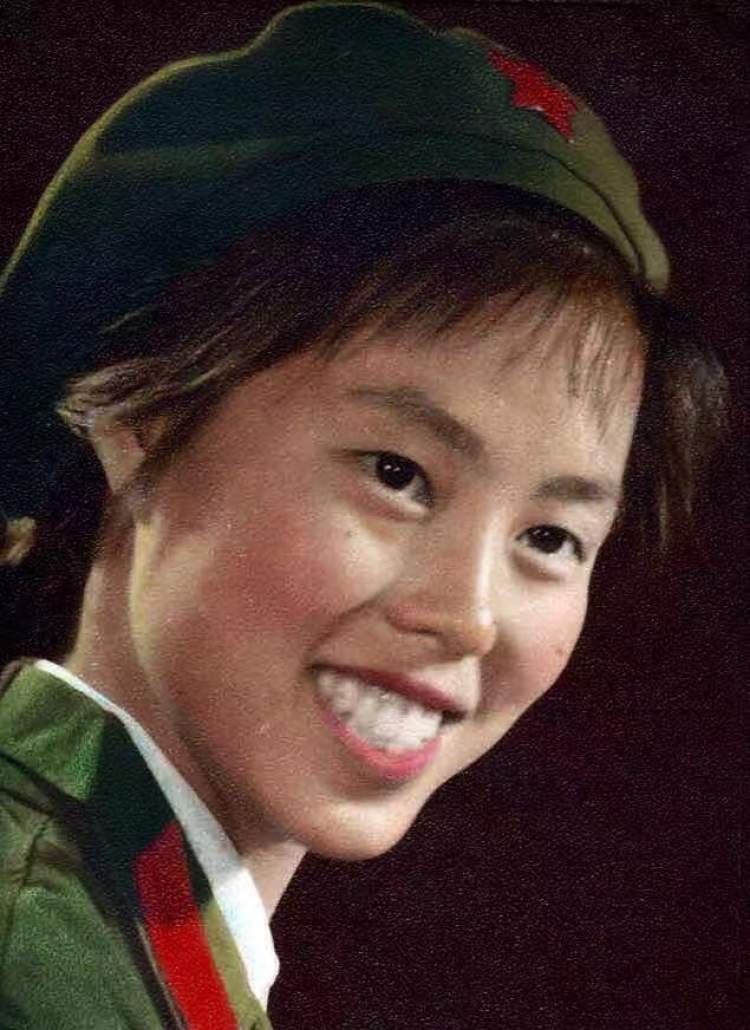 JN江南“最美退役军人”陶依嘉：南京路上“摆摊”四十载因为付出所以开心(图1)