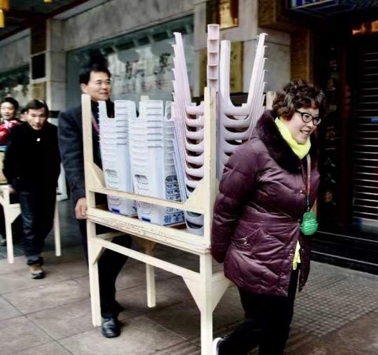 JN江南“最美退役军人”陶依嘉：南京路上“摆摊”四十载因为付出所以开心(图4)