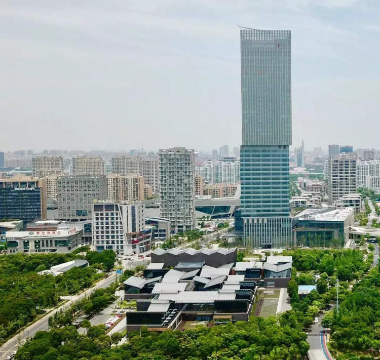 酒店毗邻上海保利大剧院,远香湖与嘉定区图书馆, 高层景观客房 今年8