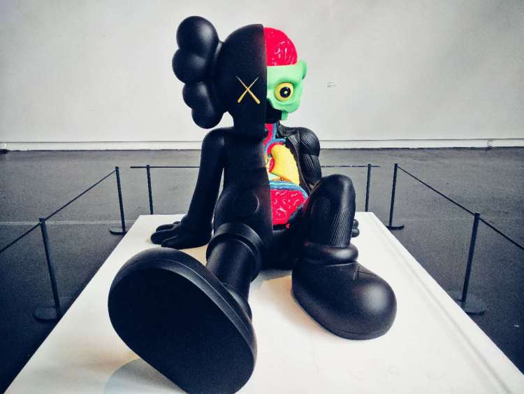 潮玩中的新生代,jason freeny与kaws终有一战?