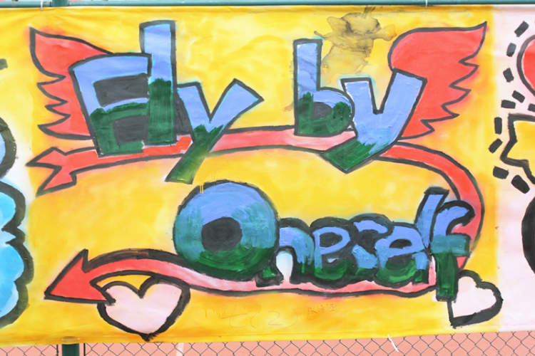 周到上海 未分类 正文作品以简单明了的方式突出涂鸦墙的创作主题:"