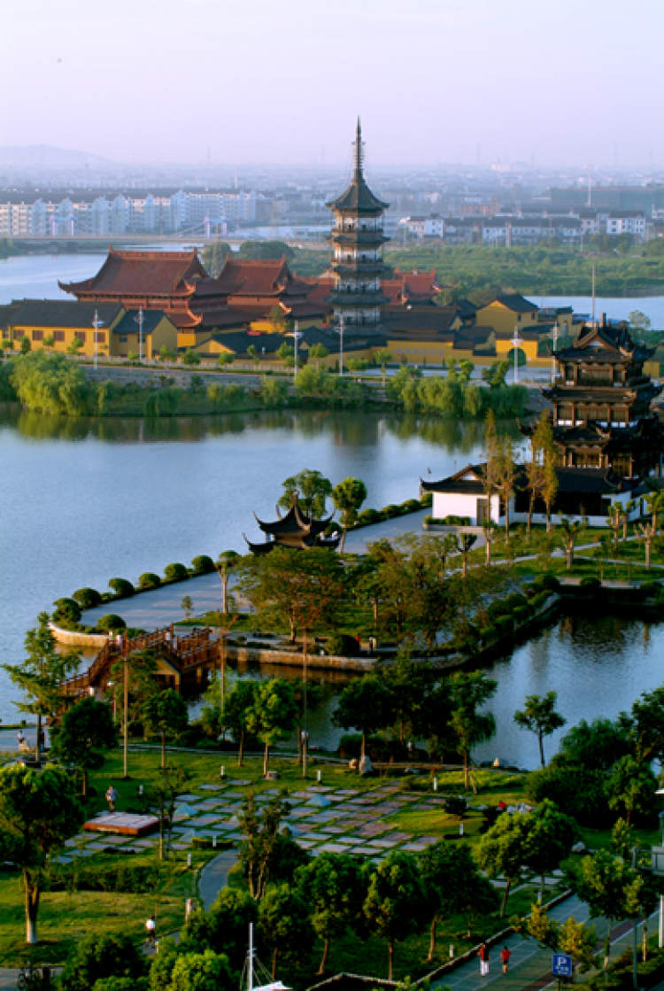 绵延千年的"金平湖"