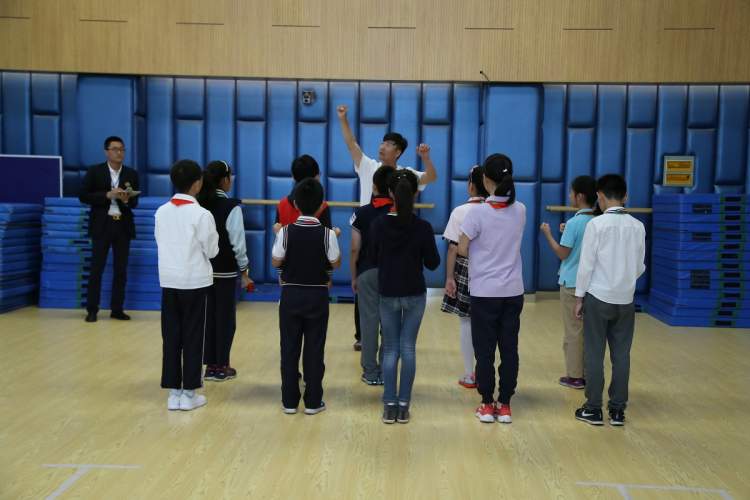 上海民办兰生复旦中学则吸收了小升初入学准备指南的研究成果,对面谈