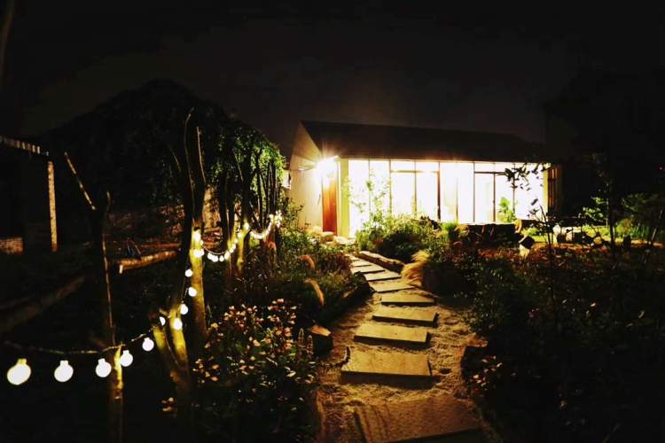 一群热爱田园生活的艺术家为这个村庄设计出带仙气的新民宿