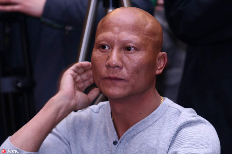 跟所有热爱武术功夫的演员一样,计春华拍起戏来也是十分敬业.