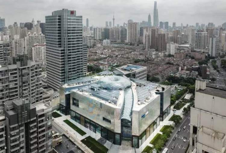 luone命名取自"卢湾"谐音,得于其位于当时的老卢湾东区,目前该地区已