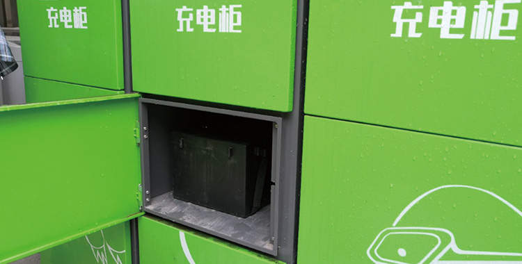 某外卖企业引入自动充电柜,对电瓶进行集中充电  本文图来源:长宁消防