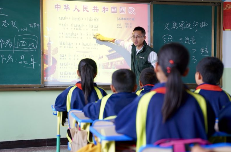 志愿者廖志文:孩子们对知识的渴望让我欣慰丨链家×周到甘肃公益行