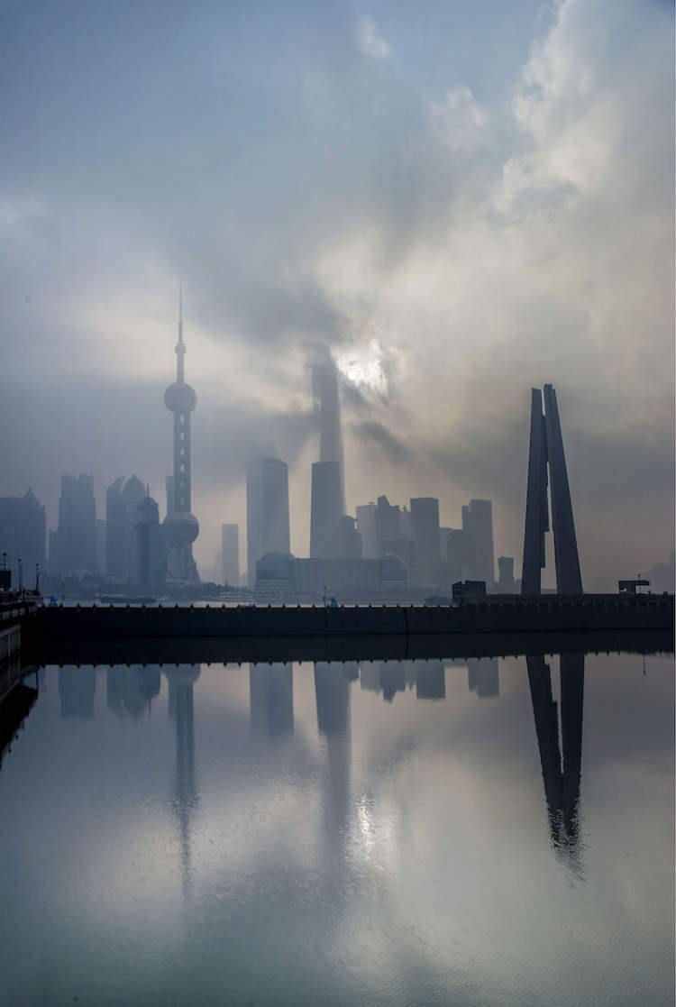 周三早晨魔都仍将大范围有雾,雾气朦胧的上海,竟别有一番滋味