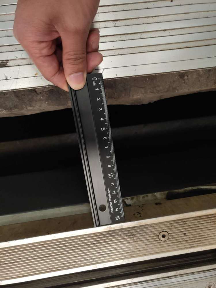 上海地铁站台缝隙最宽超15cm,可轻松"咬"住五龄童