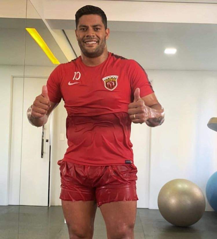 胡尔克坐上飞机回上海了上港本周日开始备战新赛季