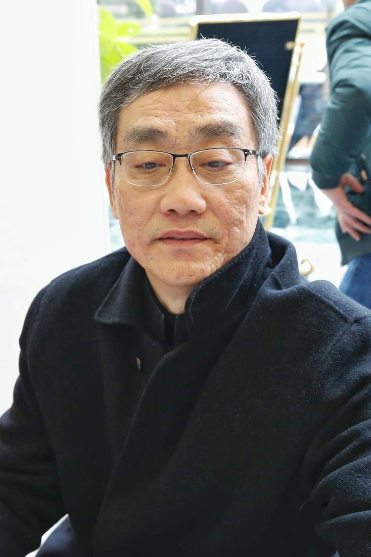 市政协委员郝勇:设立家庭照护床位,融合居家养老和机构养老|上海两会