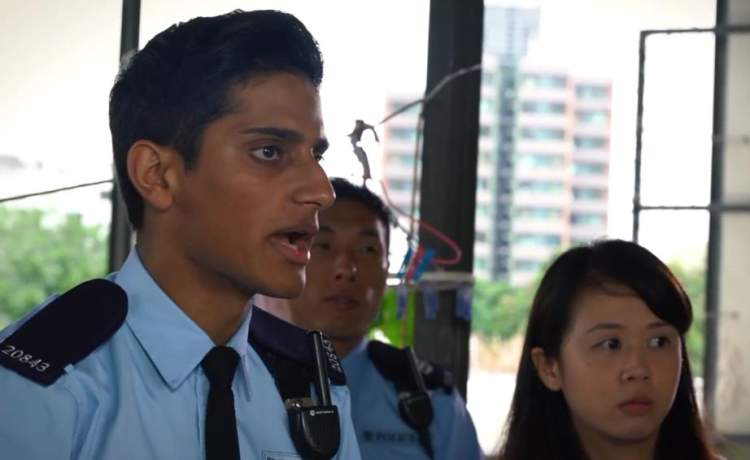 我们和刚开通微博的香港警察聊了聊,阿sir……,三天吸粉16万,700万人
