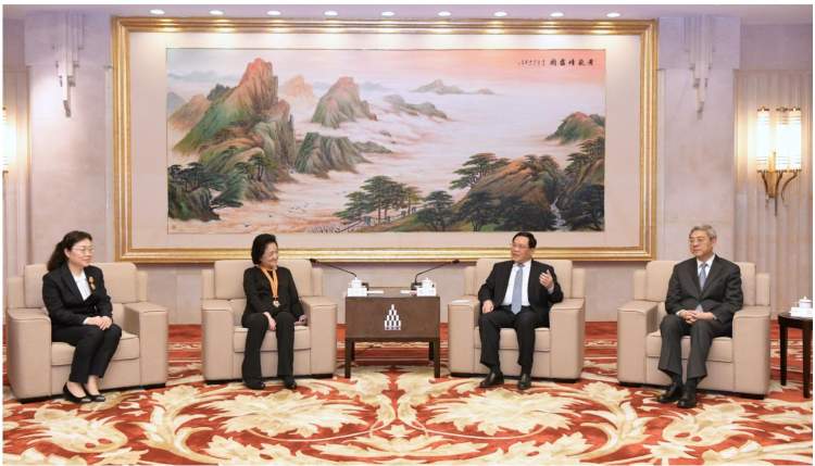 上海市领导会见优秀女性代表,向各界妇女同胞致以节日问候