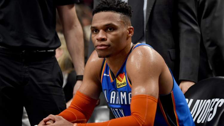 周到上海 文体 体育 正文 一杯杯冰水撒在这位球队英雄身上,摩达中心