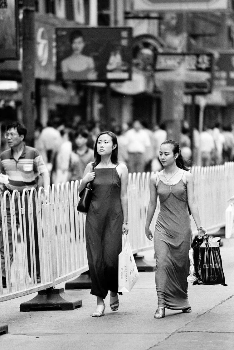 20年前南京路步行街 ③ 时髦南京路露天大秀场