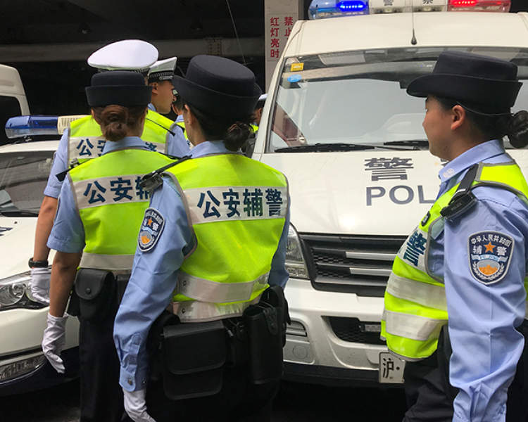 上海市公安局3605名勤務輔警陸續上崗:表現特別優秀可招錄為警察