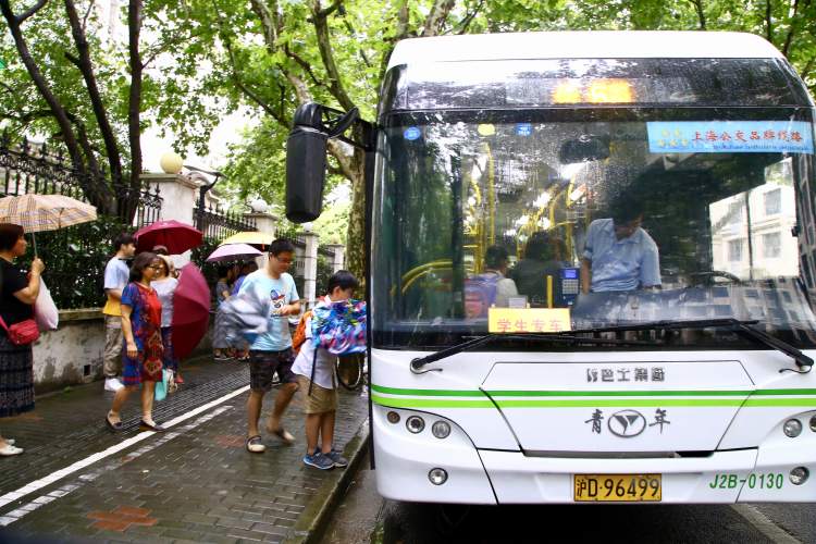 上海公交6路"学生班车"已经"十岁"了,接送学生126845人次!