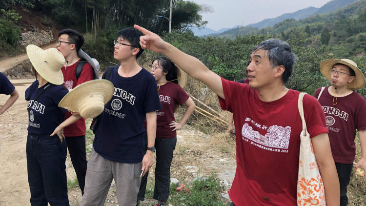 来自上海大学的徐海彬和范修竹同学,讲述了"精海"无人艇团队的故事,用