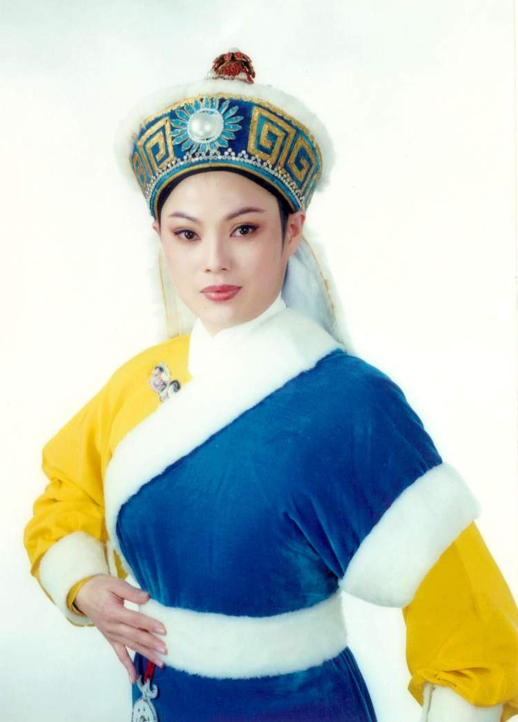 萧雅办专场纪念恩师尹桂芳,好友舒悦力挺出任导演兼主持人,这场演出别