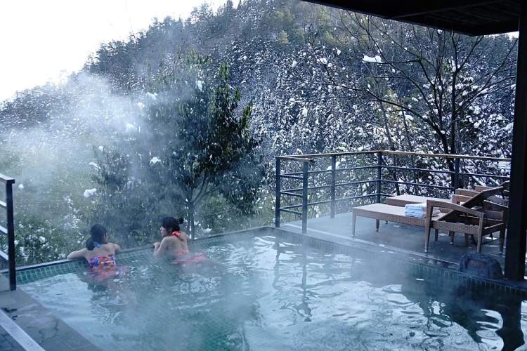 美岕丨耗资千万的树屋温泉