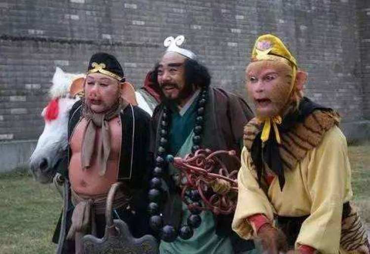 紧接着又在《西游记》中一人分配师兄弟三角,大跨度让人觉得他并非空