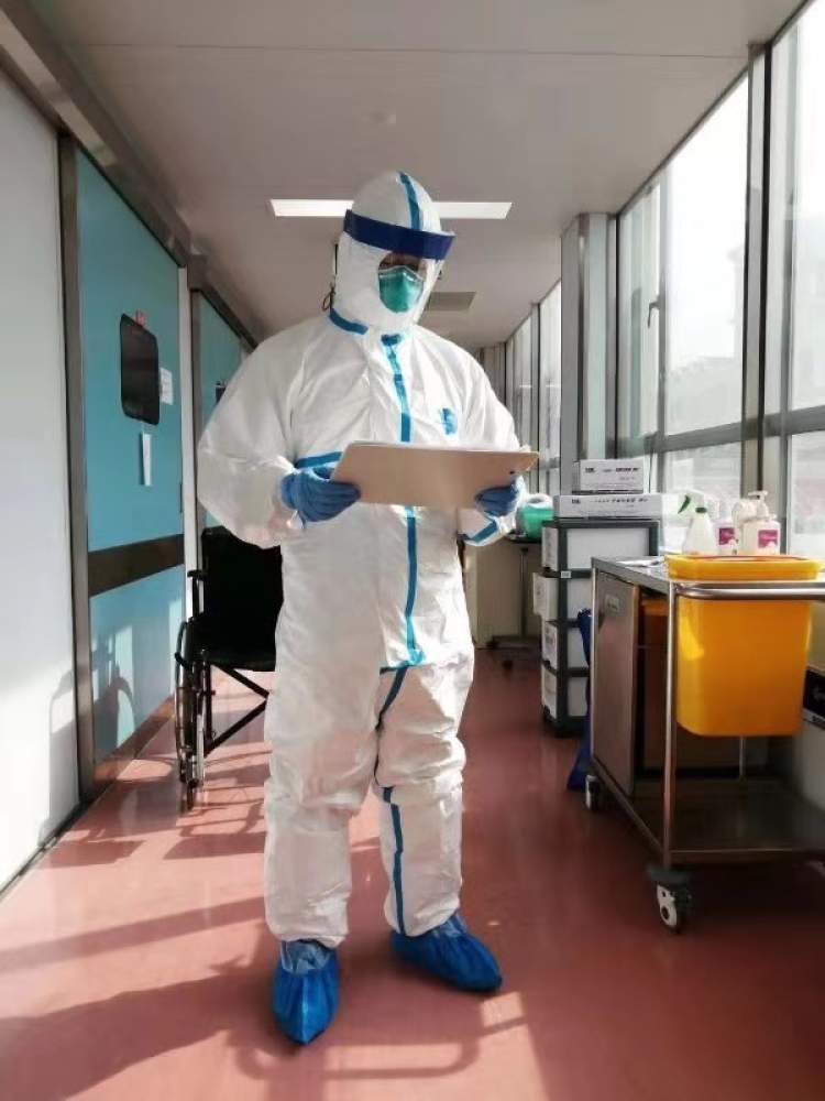 新冠肺炎隔离病房里的精神科医生: 我要守护的是人心!