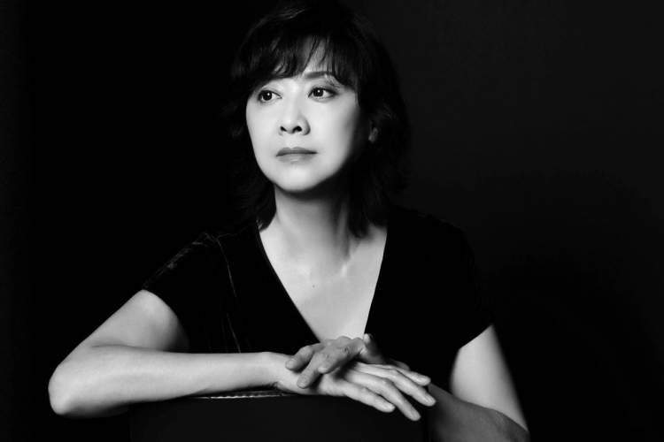 演员朱琳在看到这些诗后,非常想通过朗诵的形式,让更多人可以透过她的