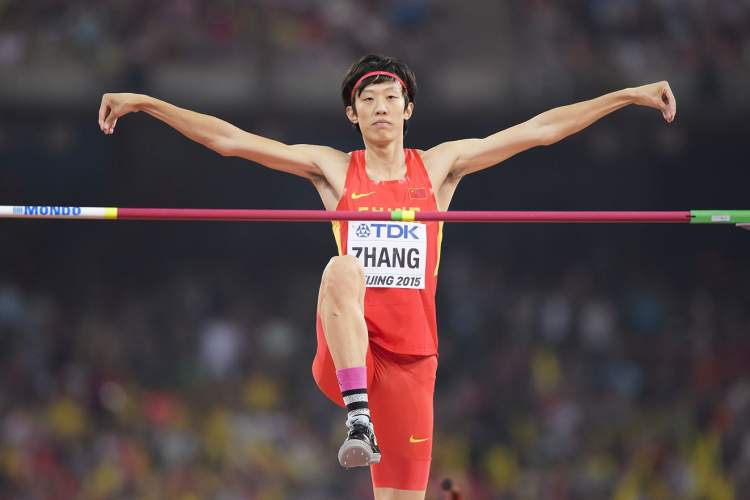 中国跳高名将张国伟宣布退役,田径赛场再无"白鹤亮翅"