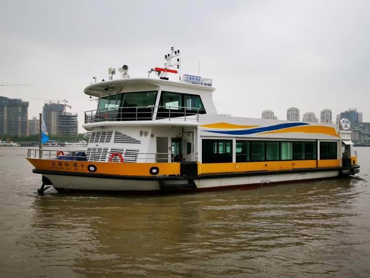 上海轮渡船今天喜添两员"新丁",新颖设计可确保航行更加安全平稳!