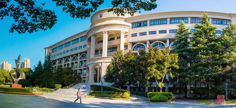做现代职业教育人才培养先行者上海市浦东外事服务学校67高素质外事