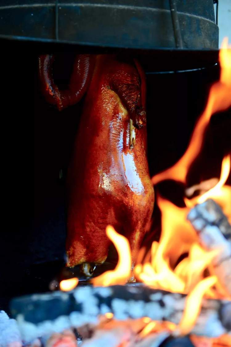 荔枝柴烧鹅:自己动手,鹅厂足食