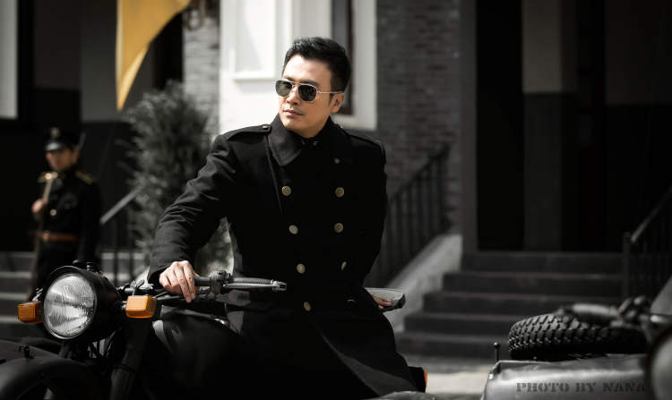 加在柳云龙身上的标签有很多,但几十年来他几乎只用作品与观众对话