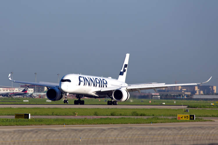 目前在上海多伦多之间,每周有东航的mu207/208在飞.