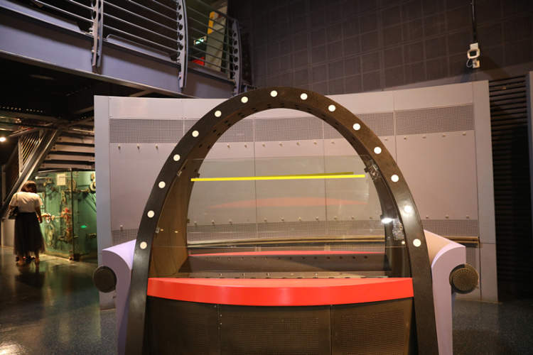 上海科技馆展厅环形激光琴