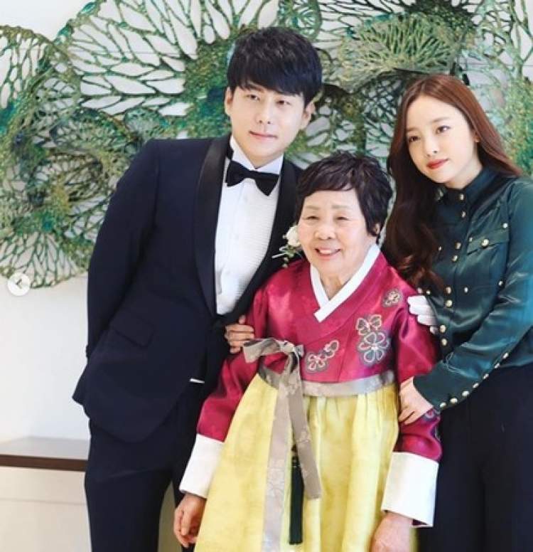 已故艺人具荷拉嫂嫂生了,哥哥曾许愿:妹妹投胎来当我女儿