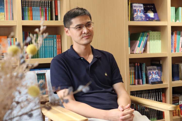 罗翔专访:"很多的荣光,不过是草船借箭"