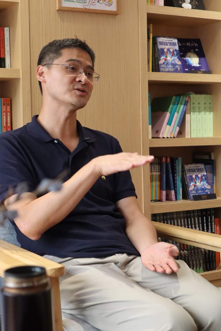 罗翔专访:"很多的荣光,不过是草船借箭"