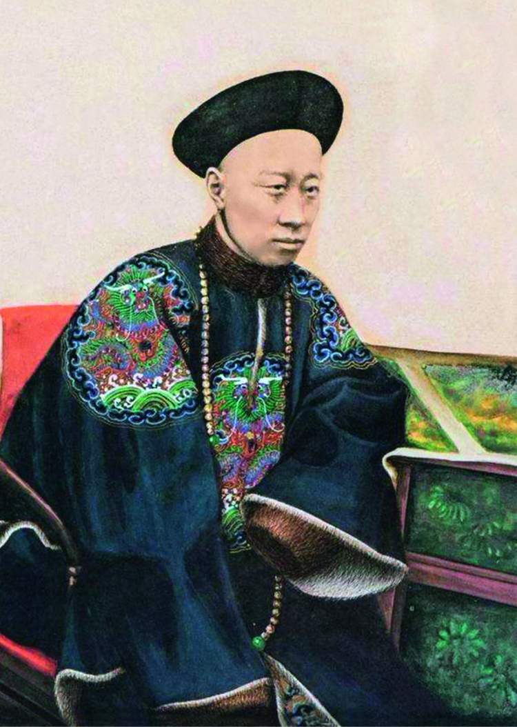 王府曾先后作为清乾隆时期权臣和珅,清嘉庆时期和硕庆亲王永璾的府邸